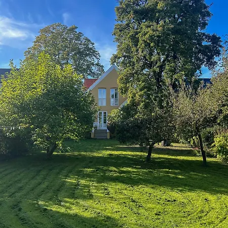 The Yellow House On Frederiksberg Feriehus