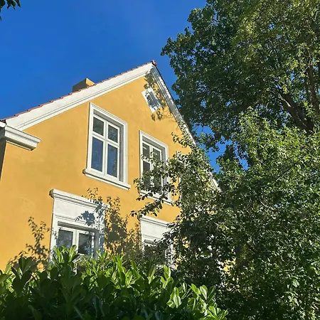The Yellow House On Frederiksberg Feriehus København